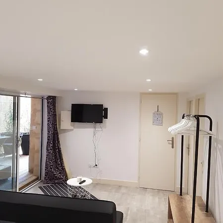 Appartement Grand Studio Avec Patio - Jardin Public *